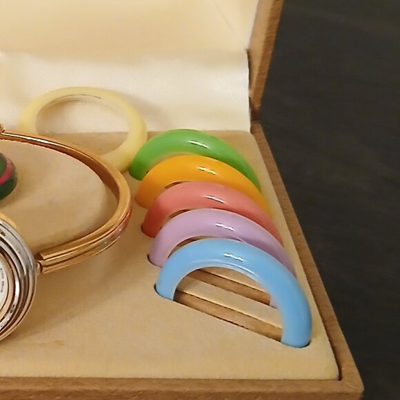 Gucci Vintage Bangle Watch w/ 12 Interchangeable Bezels - Picture 11 of 12